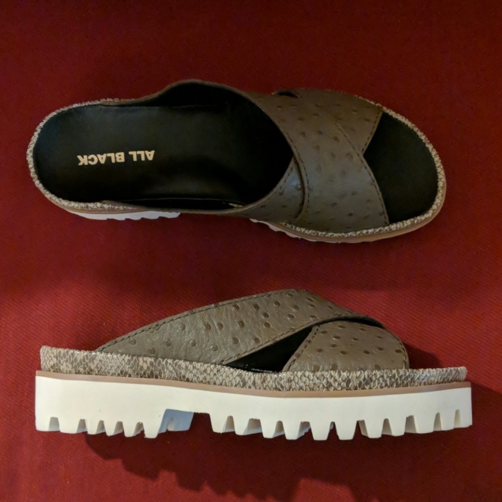 NWOT Ostrich Taupe Sandals